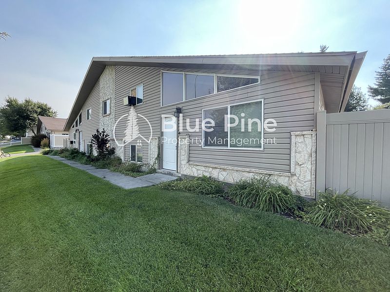 1st image of 1201 N Skyline Dr #4