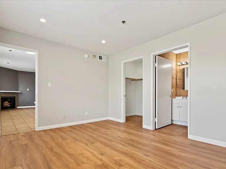 1537 S Shenandoah St #202 — Photo 14