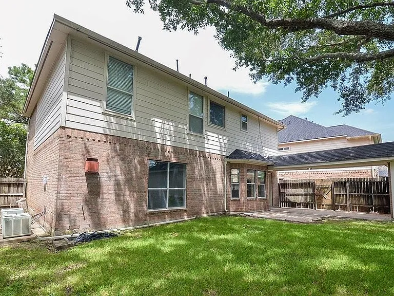 2515 Lansing Cir — Photo 49