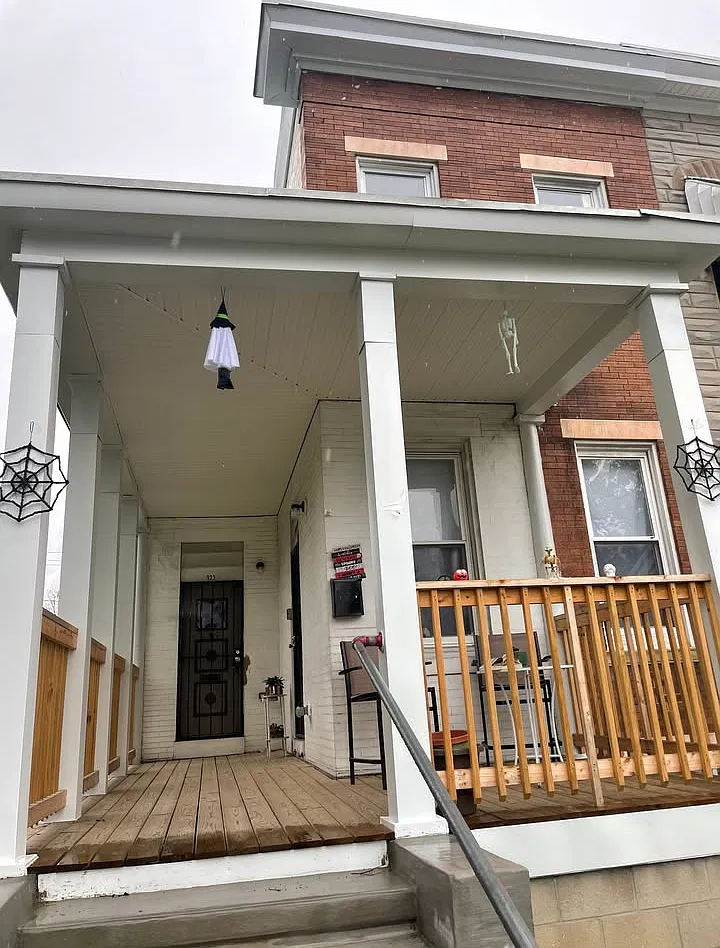 2 bed, $1,100 — Photo 1