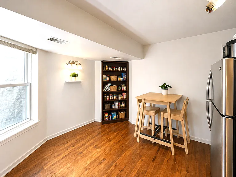 3740 N Janssen Ave #CH — Photo 5