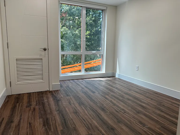 4910 Spruce St #401 — Photo 9