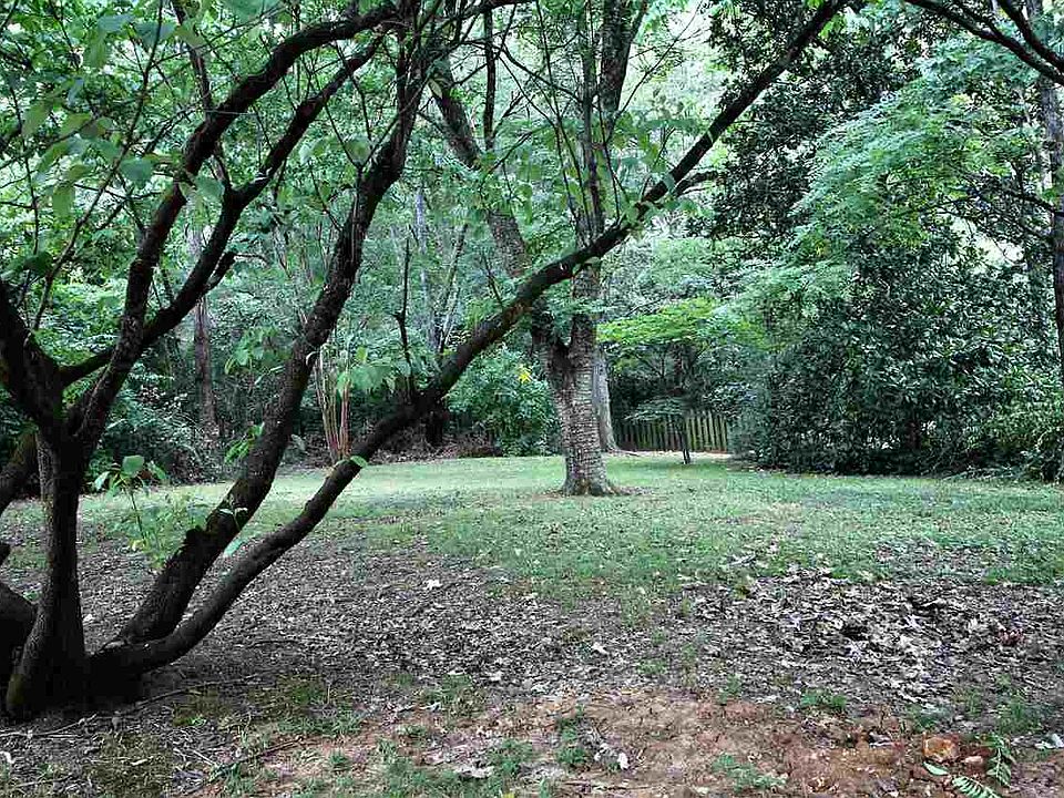 2nd image of 4016 Heatherhill Dr SE
