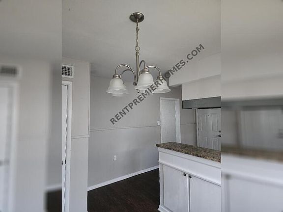 5th image of 2413 Hillview Dr