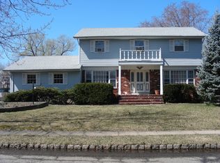 17 Arnold Dr, Parsippany, NJ 07054