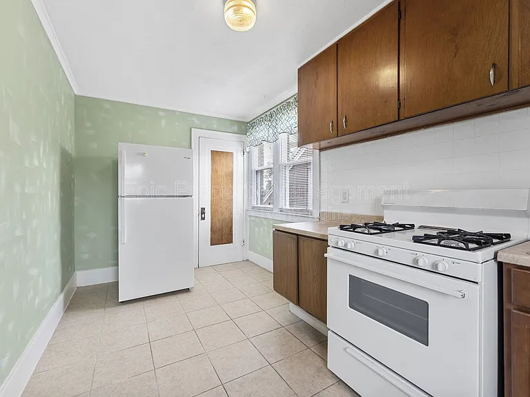 152 Ford Ave — Photo 3