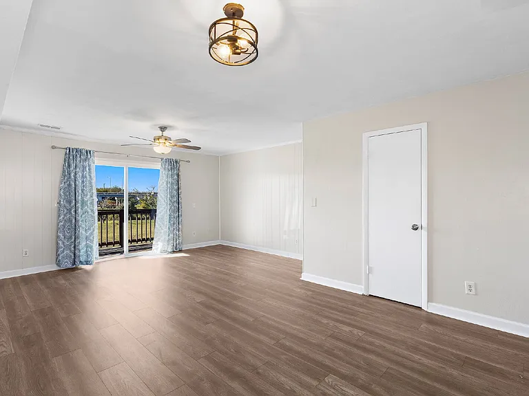 735 W Ocean View Ave #A — Photo 8