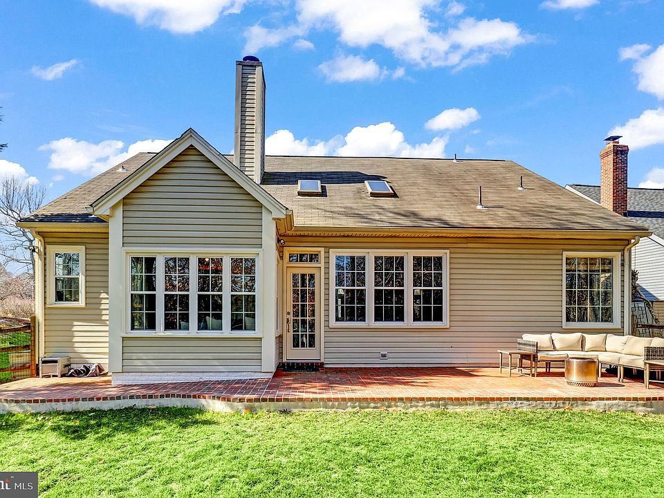 2nd image of 20632 Parkside Cir