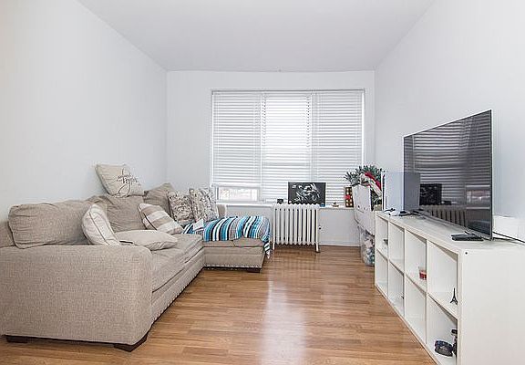 2nd image of 3006 33rd St APT 2B