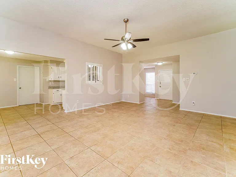 1702 Jay Schellman St — Photo 3