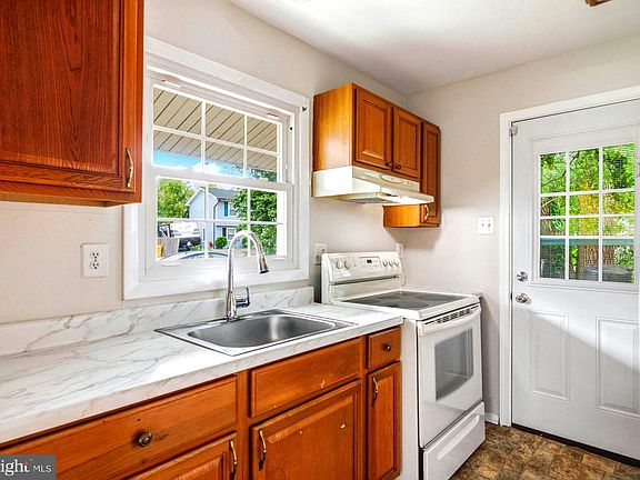 4th image of 1319 Tenbrook Rd