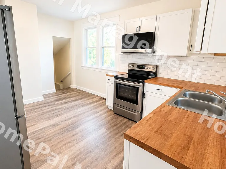 2416 Fowler Ave — Photo 3