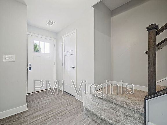 4th image of 905 Hornswaggle Way