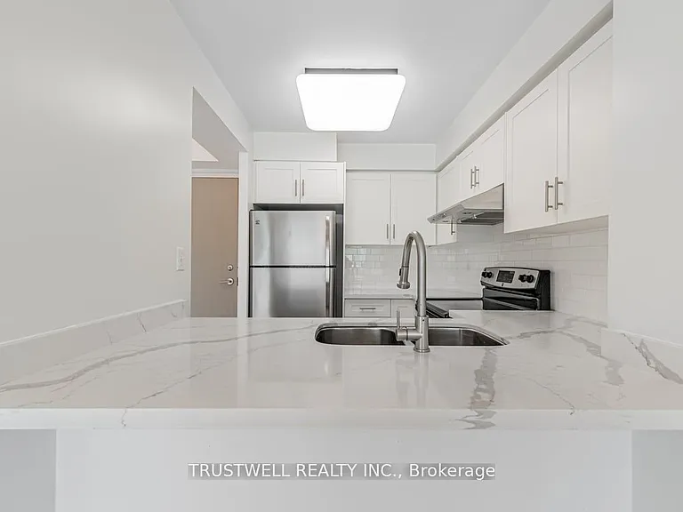 942 Yonge St #503 — Photo 5