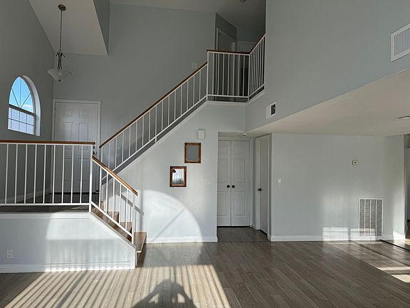 3rd image of 1613 Royal Palm Dr