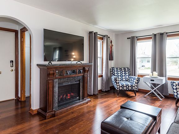 2nd image of 501 Lincoln Dr