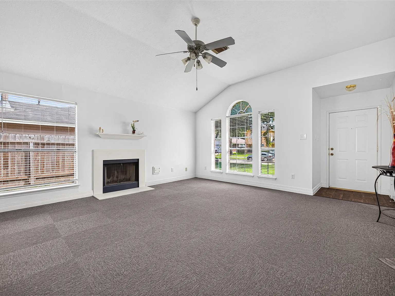 3 bed, 2.0 bath, 1478 sqft, $1,900 — Photo 3