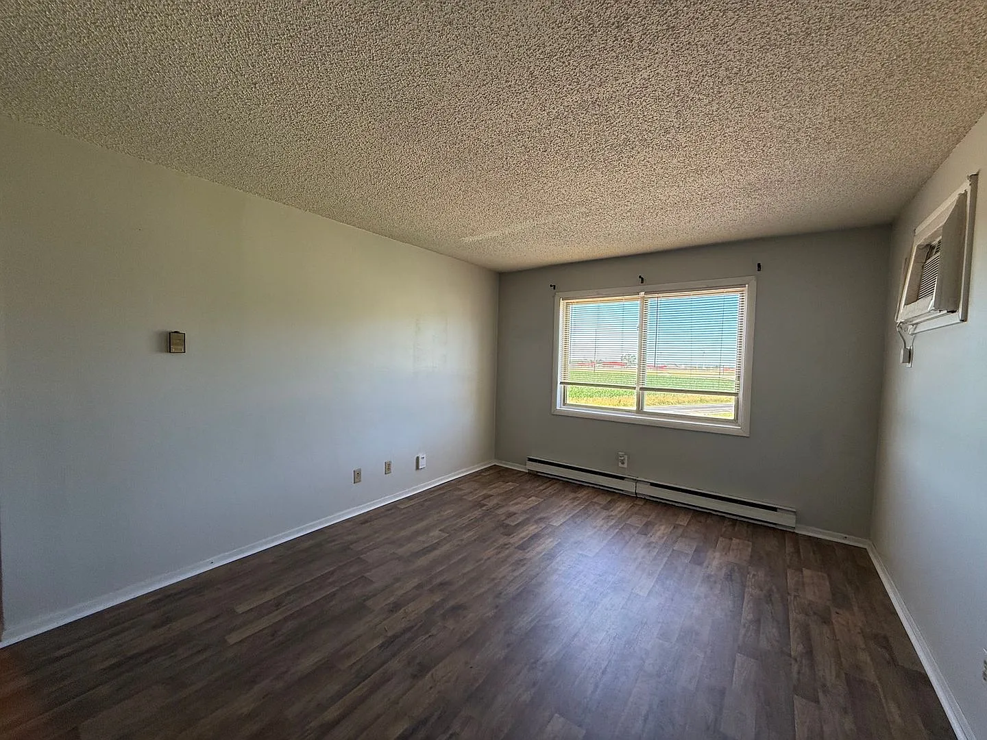 2 Bed / 1 Bath Apartment in Warrensburg Available Now — Photo 3