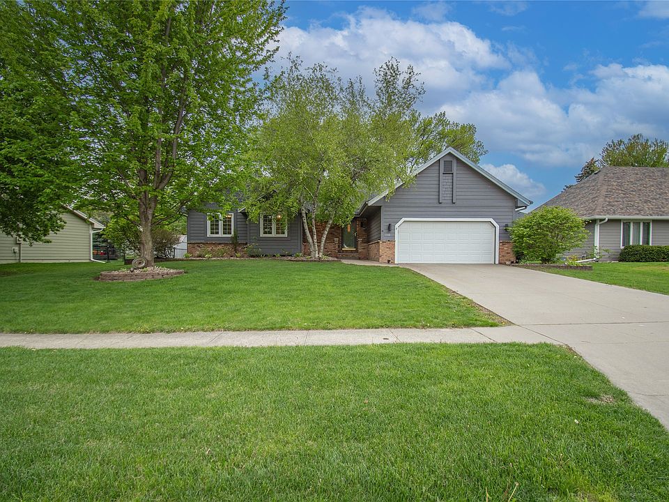 1st image of 1114 NW Parkridge Dr