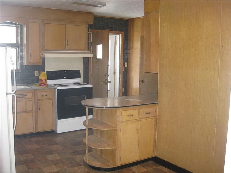 2nd image of 525 Loras Blvd