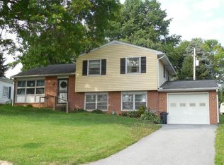 59 Oak Ridge Dr, Lancaster, PA 17603