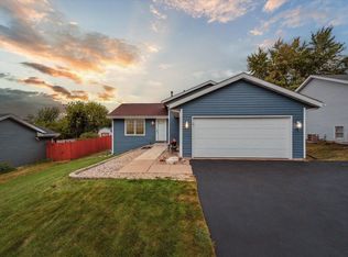 5388 Rockingham Dr, Loves Park, IL 61111