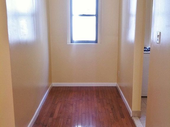 4th image of 2168 35th St APT 4C