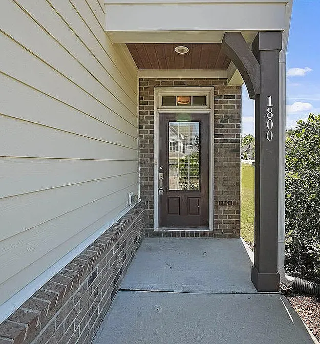 4 bed, 2.5 bath, 2009 sqft, $2,395 — Photo 3