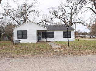 467 W Oak St, Utopia, TX 78884