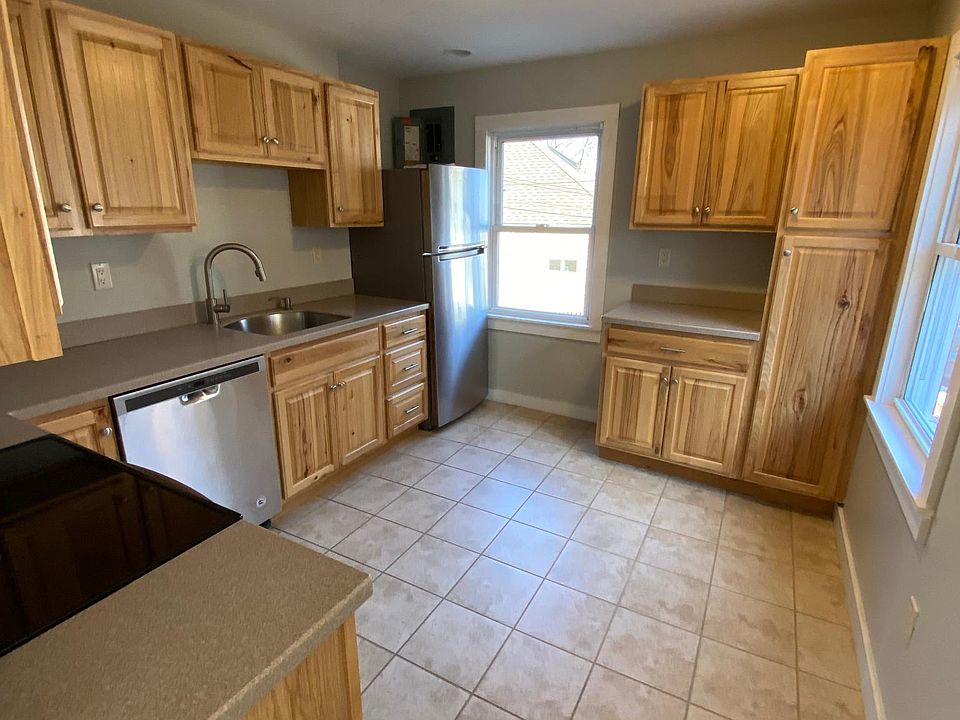 Eat-in Kitchen