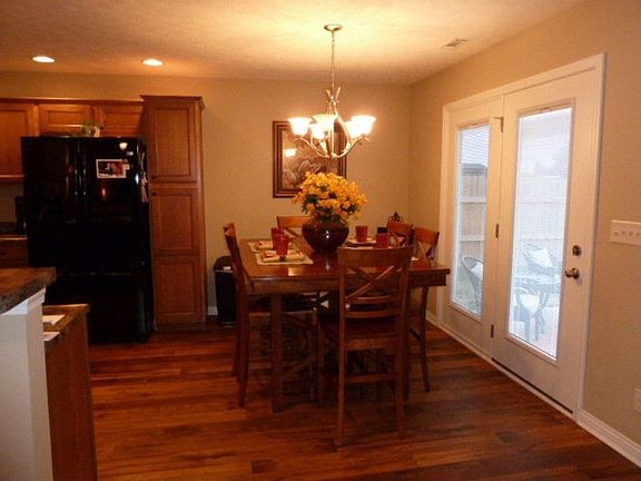 4th image of 520 Camden Cir