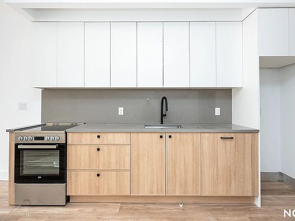 2nd image of 303 Wythe Ave #207