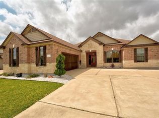 709 Willow Walk Dr, Pflugerville, TX 78660