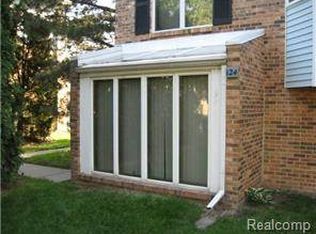 124 Pinewood Dr #19, Plymouth, MI 48170
