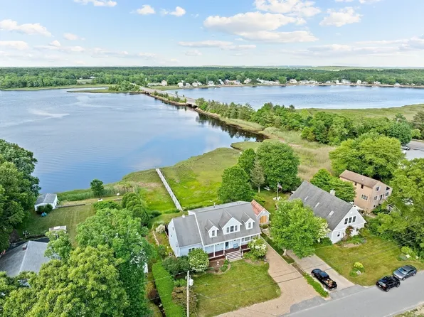 17 River Rd, Marion, MA 02738