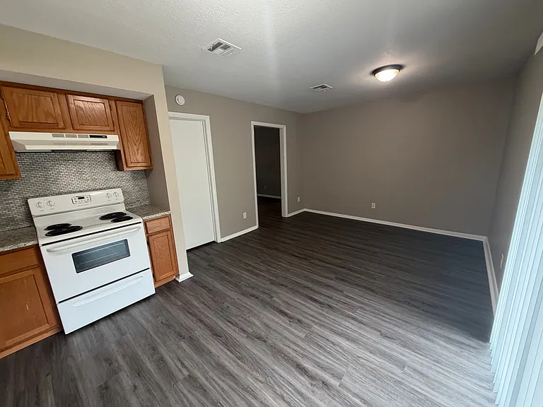 4919 S Oswego Ave — Photo 9