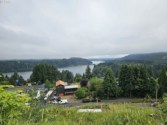 2nd image of 223 Lakeview Dr