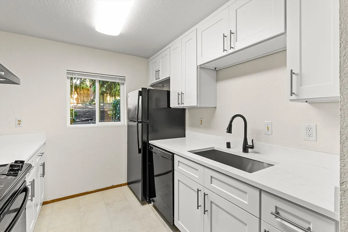 Building Photo - 19855 25th Ave NE #106