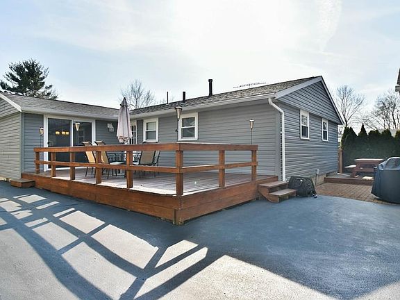 3rd image of 8183 Venice Dr NE