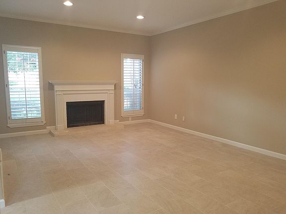 3rd image of 600 Wilcrest Dr