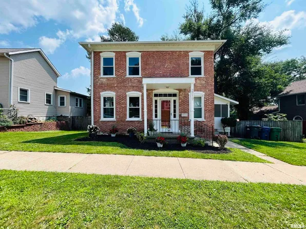 2717 N 2nd St, Clinton, IA 52732