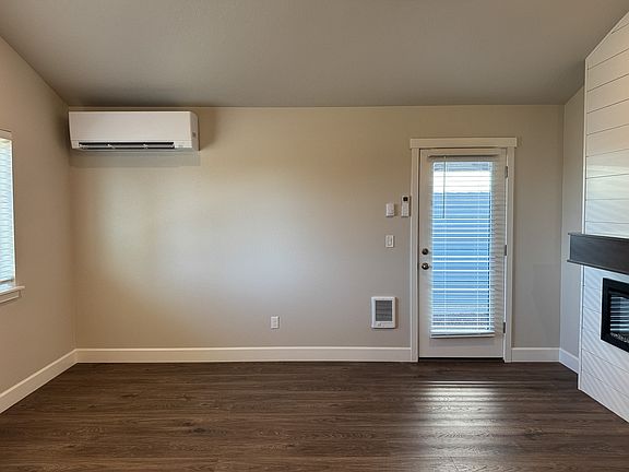 3rd image of 3998 SW Obsidian Ave
