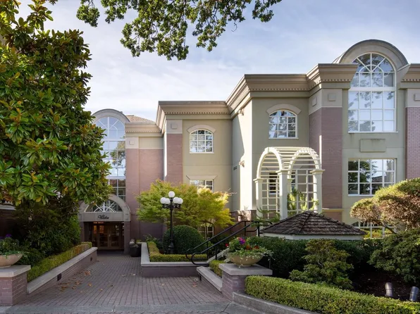 2277 Oak Bay Ave #203, Oak Bay, BC V8R 1G6