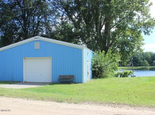 9981 Cobb Lake Rd, Jonesville, MI 49250