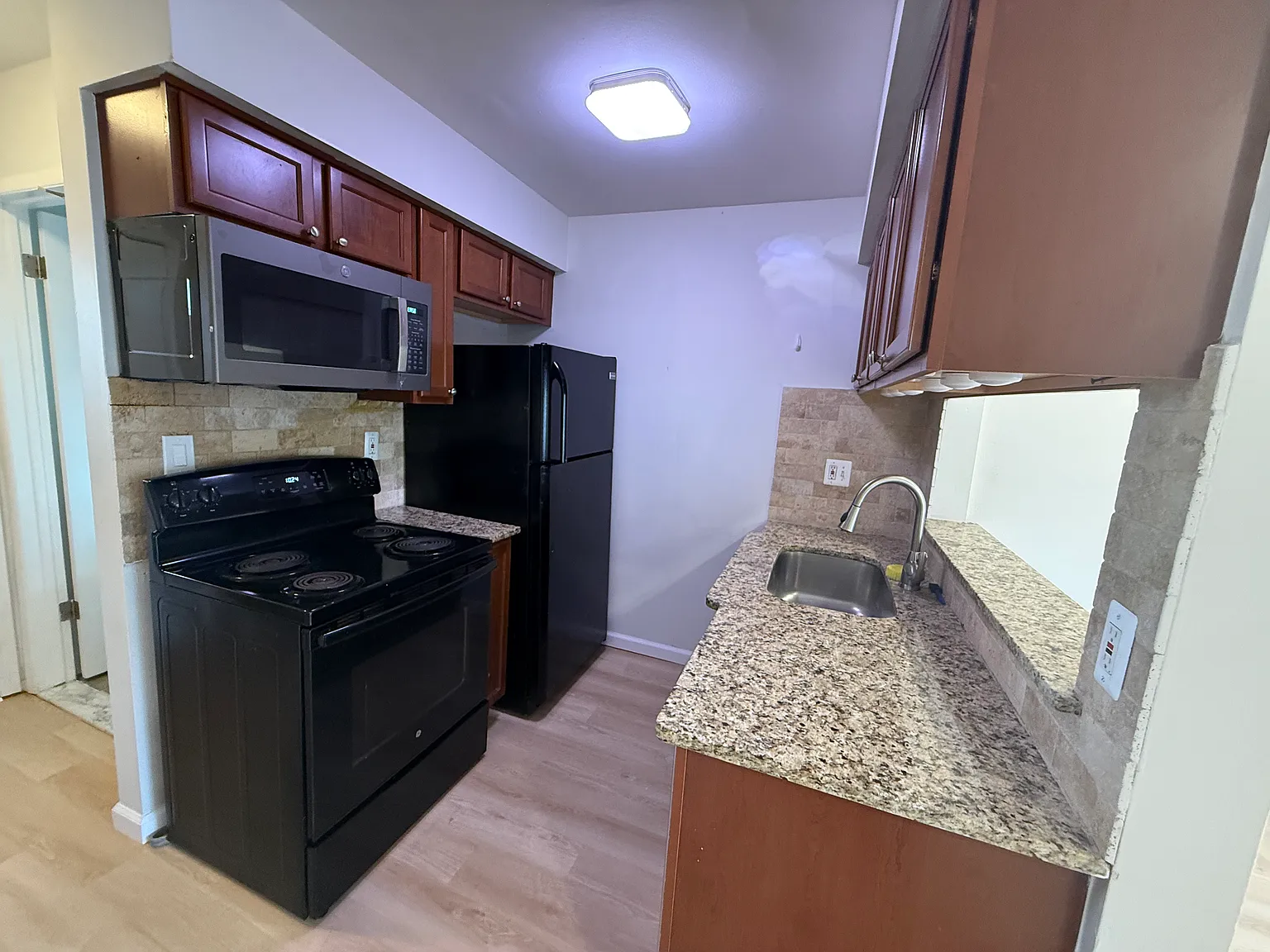 2 bed, 1.5 bath, 855 sqft, $1,550 — Photo 3