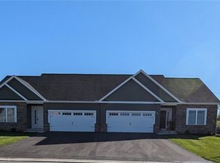 5850 Monarch Dr, Farmington, NY 14425