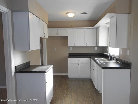 4th image of 8131 Pinebrook Dr