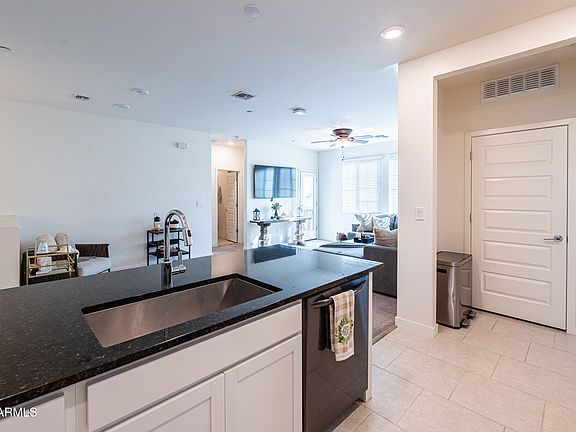 4th image of 2750 S VOYAGER Drive #101