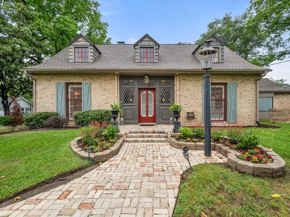 1111 Governors Dr, Corsicana, TX 75110