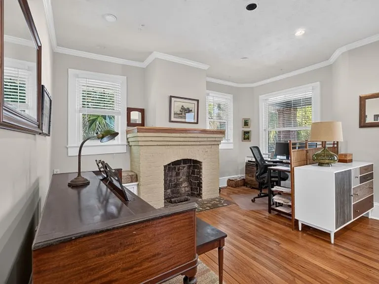 1555 Belmonte Ave — Photo 8